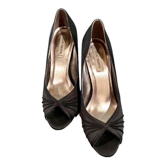 STEVE MADDEN, WOMENS BLACK 3 1/2” HEEL, OPEN TOE PUMP. SIZE 9M - Picture 2 of 7